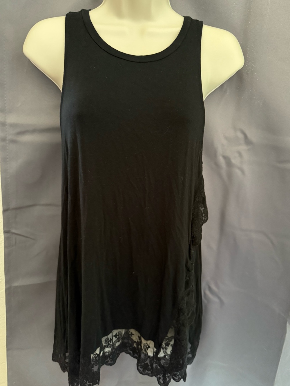 American Eagle Outfitters Black Sleeveless Tank with Lace Hem